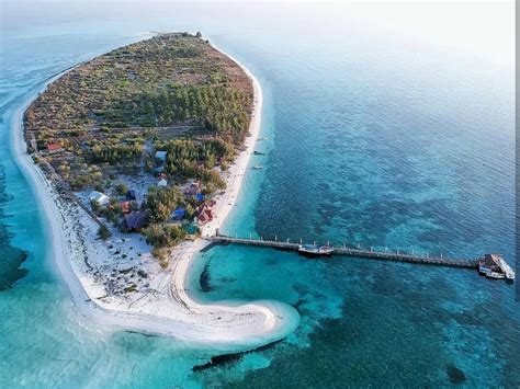 Yuk Menyelami Keajaiban Bawah Laut Di Taman Nasional Taka Bonerate Ini