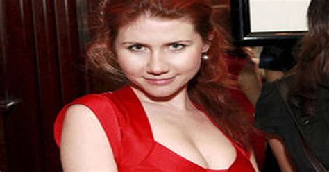 Russian Spy Anna Chapman To Sue Brit Husband Daily Star