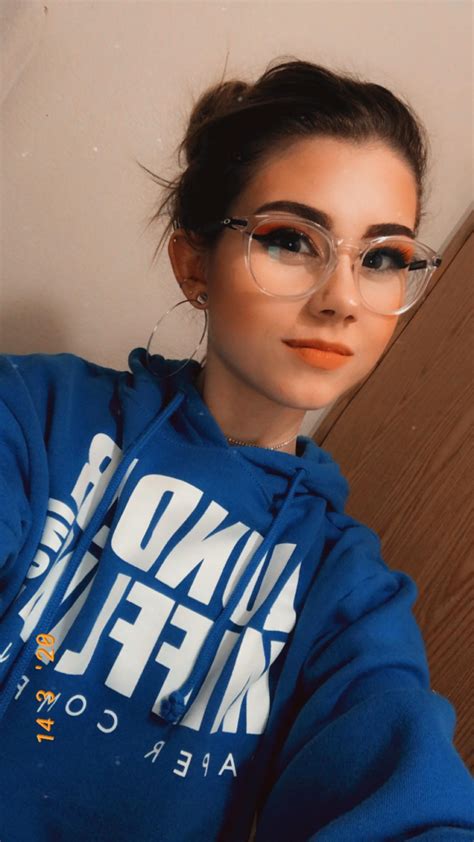 [19] So I Got Glasses Selfie