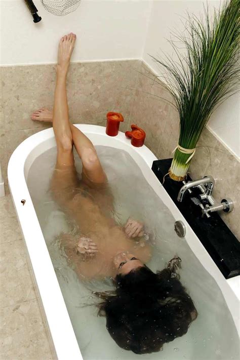 jenni lee in bathtub by blondelover 24 pics