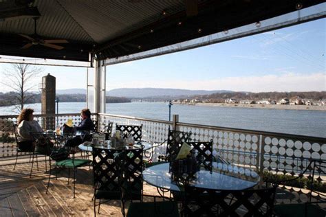 ridiculously scenic waterfront boathouse rotisserie raw bar  tennessee   seafood
