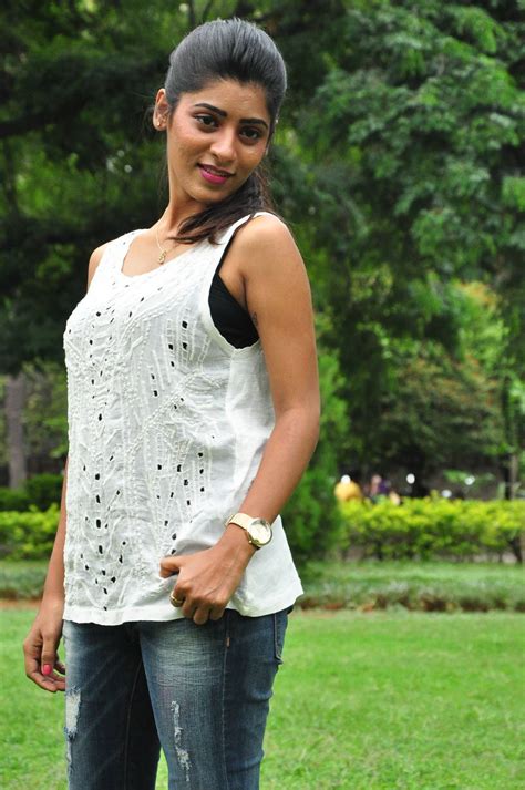 serial actress gayathri arun tamil hindi south bollywood kollywood