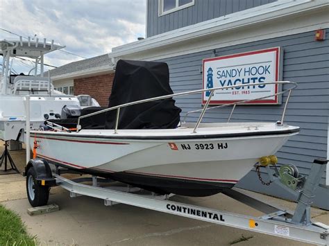 boston whaler  outrage power    boats  sale