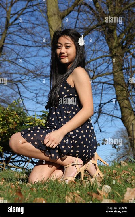 Filipina Model Im Richmond Park Stockfotografie Alamy