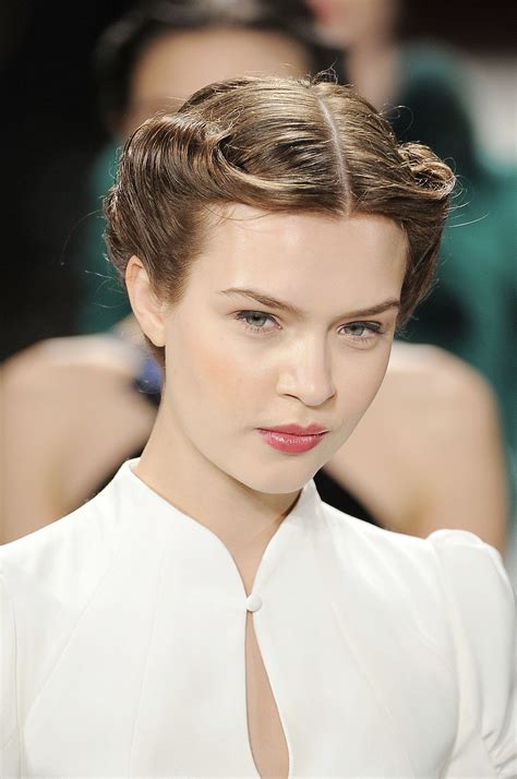 chic 40 s style rolled updo 40s hairstyles short hairstyles for women