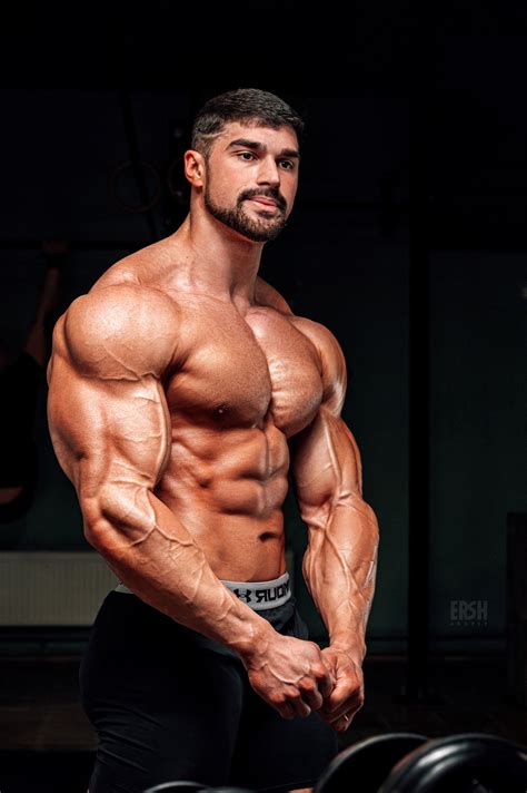 muscle lover artyom puchkov