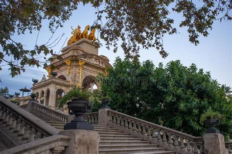 beroemde fontein  barcelona stock foto image  hemel toneel