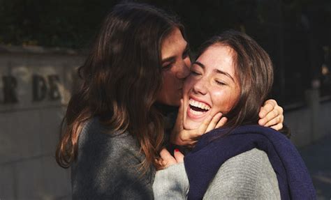 a no fail guide to lesbian dating for the newly out lesbian cute