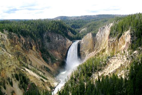 yellowstone national park history facts location wyoming