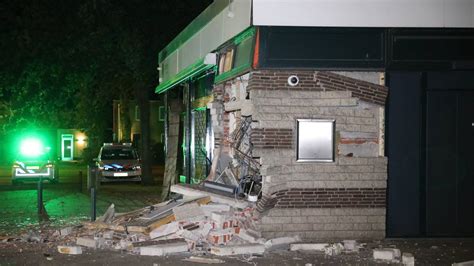 enorme ravage na plofkraak op geldautomaat van abn amro  waalwijk omroep brabant