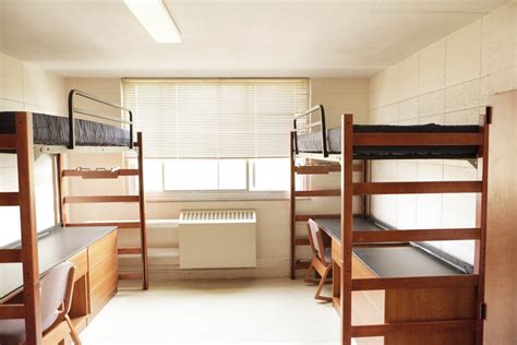 dorms help give 2 year colleges a 4 year feel
