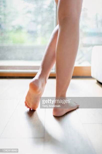 Pretty Asian Feet Photos Et Images De Collection Getty Images