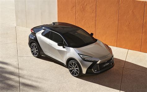 toyota chr  side driving eco