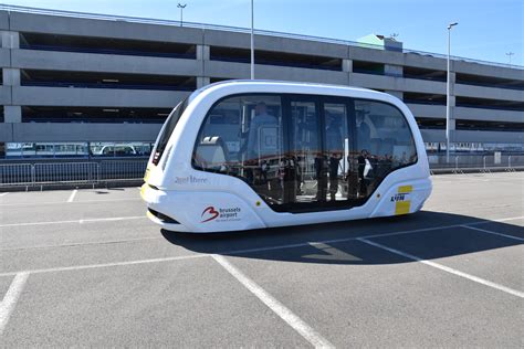 driving shuttle bus    move  brussels airport