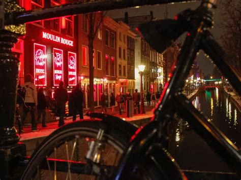 Sex Workers In Amsterdam S Iconic Red Light Area Are Protesting New