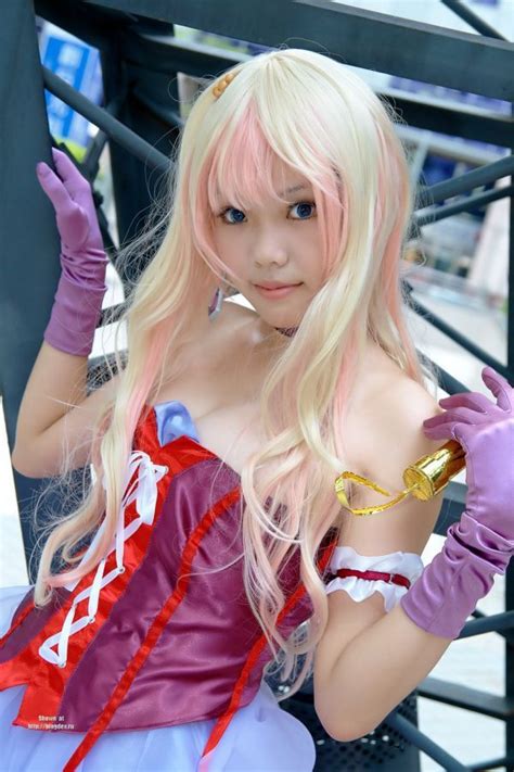 montore labib joss pretty asian girl shows us how to cosplay