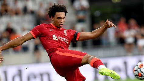 Trent Alexander Arnold Liverpool Full Back Signs New Long Term Deal