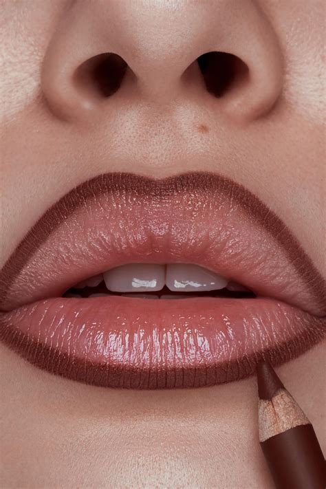 hotline lip liner lip pencil peaches  cream