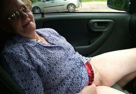 granny exposes her pussy in the car mature porn pics