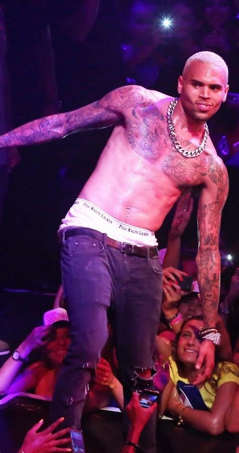 Celeb Saggers Chris Brown S Hot Shirtless Sag