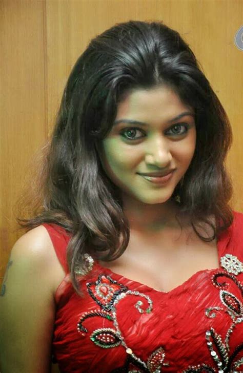 web world tamil actress oviya very sexy photo
