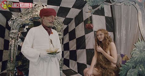 naked lily cole in the imaginarium of doctor parnassus