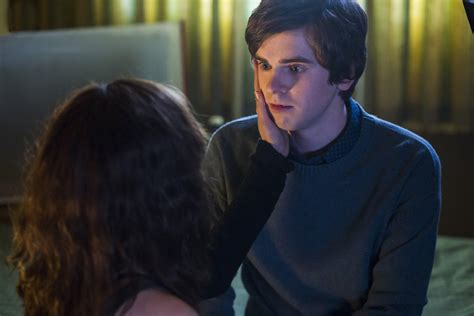 bates motel photo freddie highmore 60 sur 249 allociné