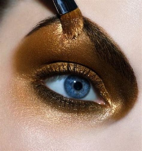 30 Gold Eye Makeup Looks That Ll Give You A Powerful Look