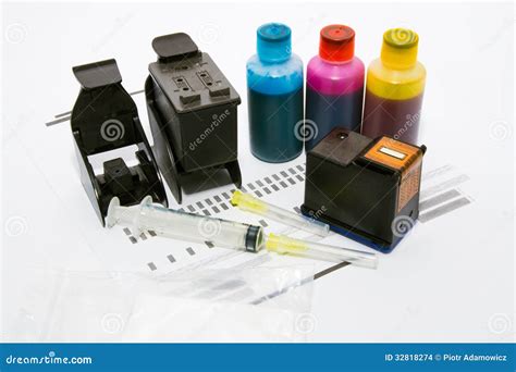 inktnieuwe vulling voor printer wordt geplaatst die stock foto image  injecties macro
