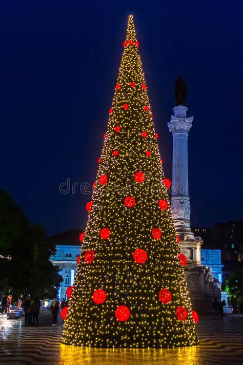 christmas tree  rossio square lisbon portugal stock photo image  cloudy december