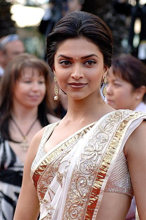 high quality bollywood celebrity pictures deepika padukone looks hot