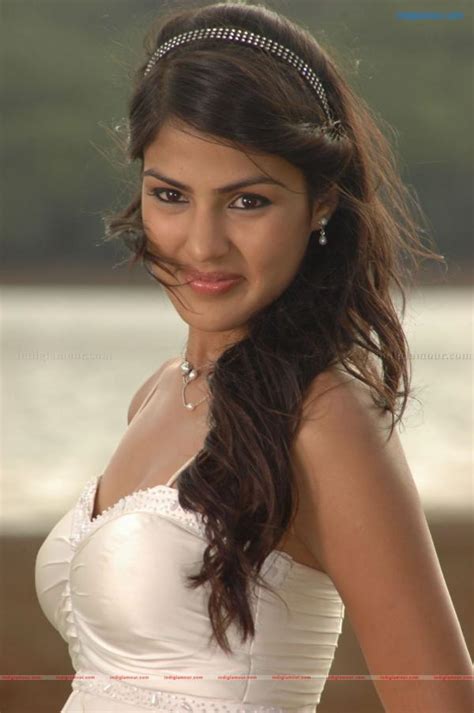 Rhea Chakraborty Hot And Sexy Veethi