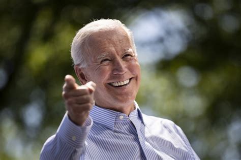 watch this wholesome tiktok of joe biden buying balloons