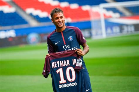 Neymar Psg Unveiling In Pictures Brazilian Paraded By New Club After