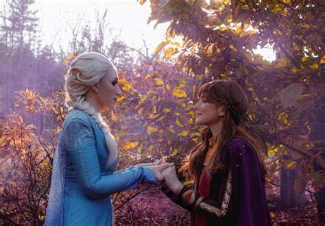 Elsa And Anna Holding Hands Frozen 2 By Emberkanaa On Deviantart