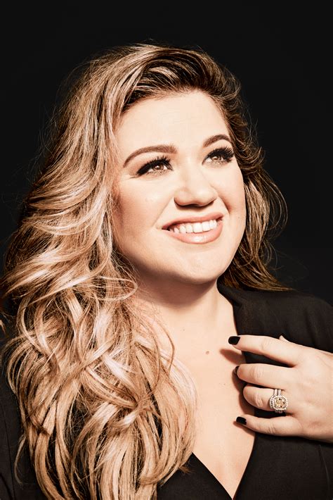 kelly clarkson on the voice new album her clashes with old label