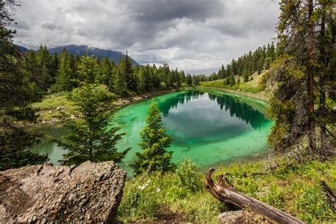 visit gorgeous canadian national parks    border