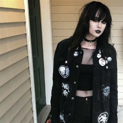 pin by jasmine on outfit inspo in 2020 casual goth