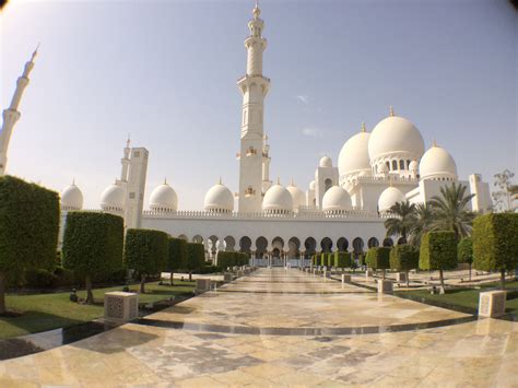 abu dhabi highlights sheikh zayed grand mosque  world   weekend