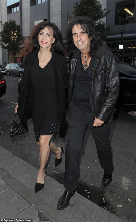 alice cooper let s his wife wear the eyeliner as they