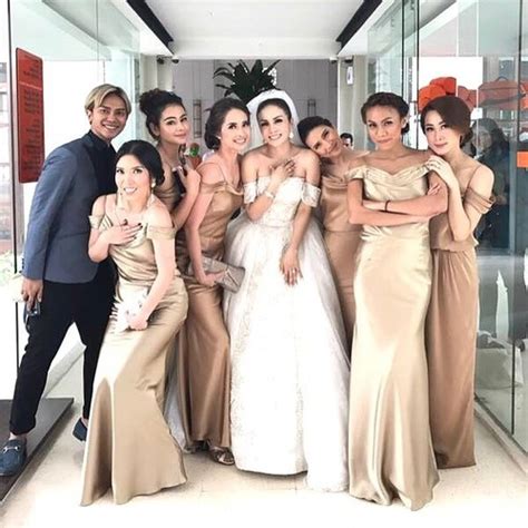 foto 10 inspirasi gaun bridesmaid dari pernikahan seleb indonesia
