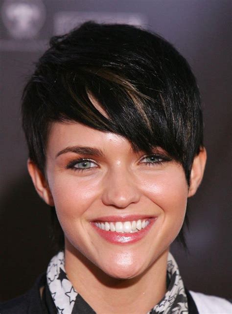 20 inspirations of short hairstyles for curvy women