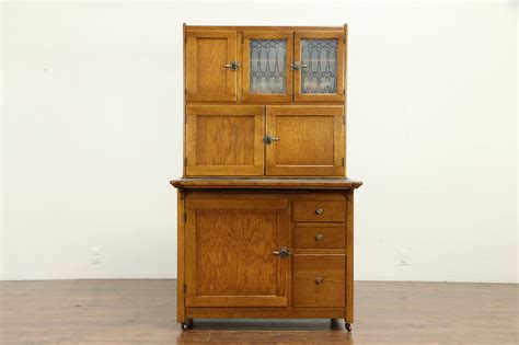 oak kitchen pantry cabinets