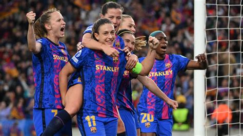 barcelona femeni   perfect season  womens team win  trophy match  play