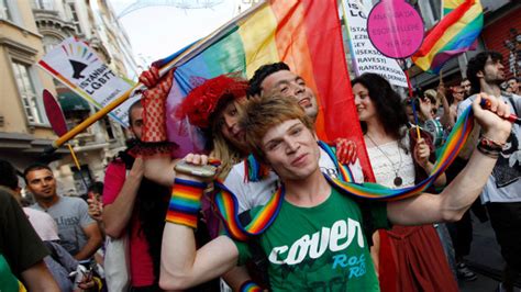 putin seeks to enshrine gay marriage ban in russia s constitution