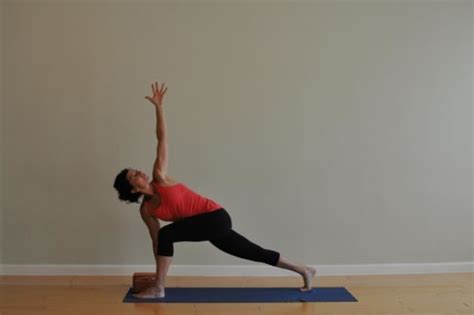 benefits  twisting yoga poses yogawalls