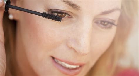 Tips For Applying Eye Makeup Safely Suny College Of Optometry