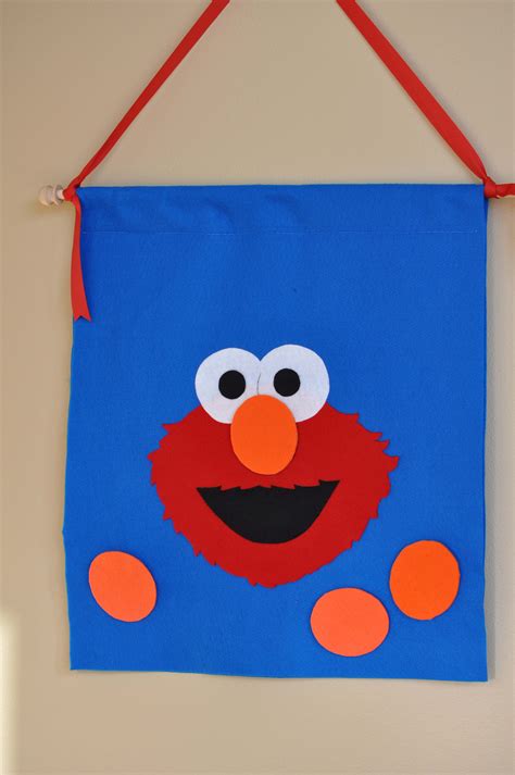 pin the nose on elmo game