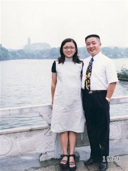 father and daughter take same photo for 35 years[19] cn