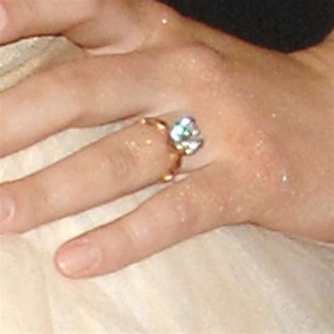 scarlett johansson engagement ring from ryan reynolds scarlett